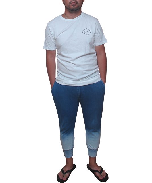 TCSSの白Tシャツ