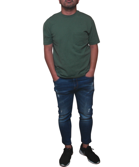 ユニクロのBIGTカーキ