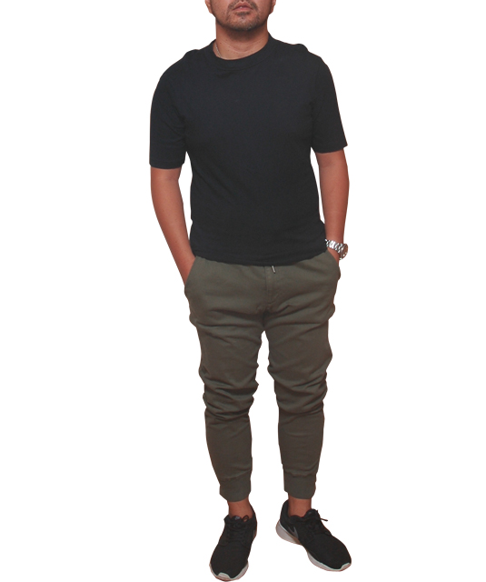 カーキパンツコーデ