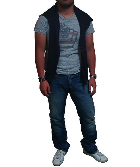 TMTのグレーTシャツ